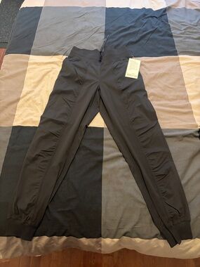 Lululemon Women’s  Dance Studio Mid-Rise Joggers Black Size 6
